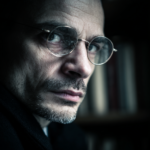 Pour une bonne vengeance on commence par creuser deux tombes: mais l’une d’elles est la vôtre !